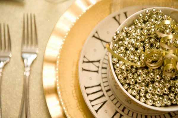 New-Years-Eve-decoration-ideas-elegant-table-decor-ideas-pearls